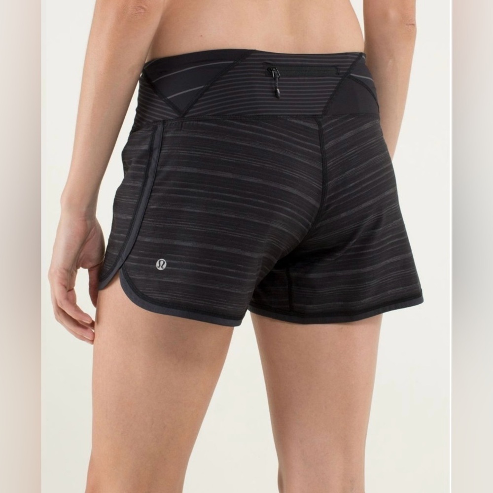 Lululemon Groovy Run Short Wee Are From Space Quilt Black Size 12 Rare Unicorn